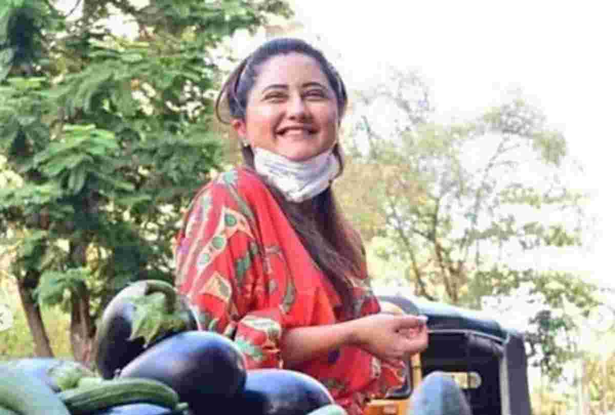 bollywood and tv celebrities who spotted during lockdown buying vegetables and groceries