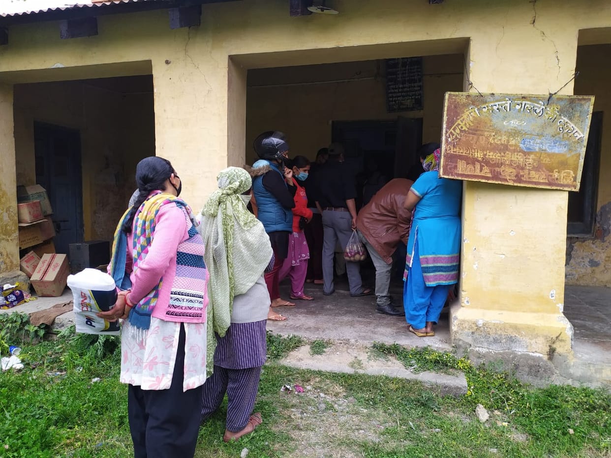 Corona virus : dehradun FRI lock down after positive cases bring ration to public