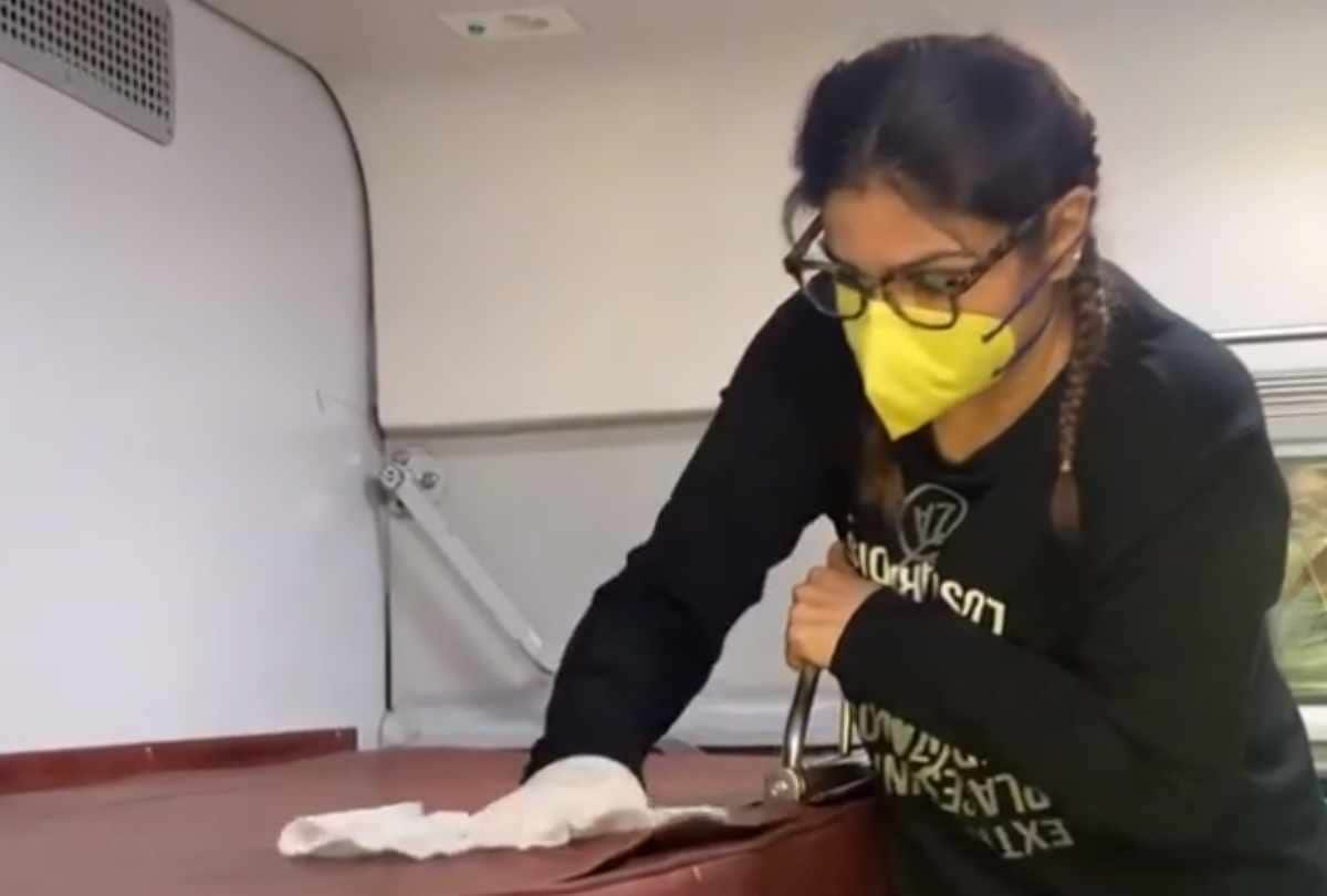 corona virus fear raveena tandon clean the train seat video viral
