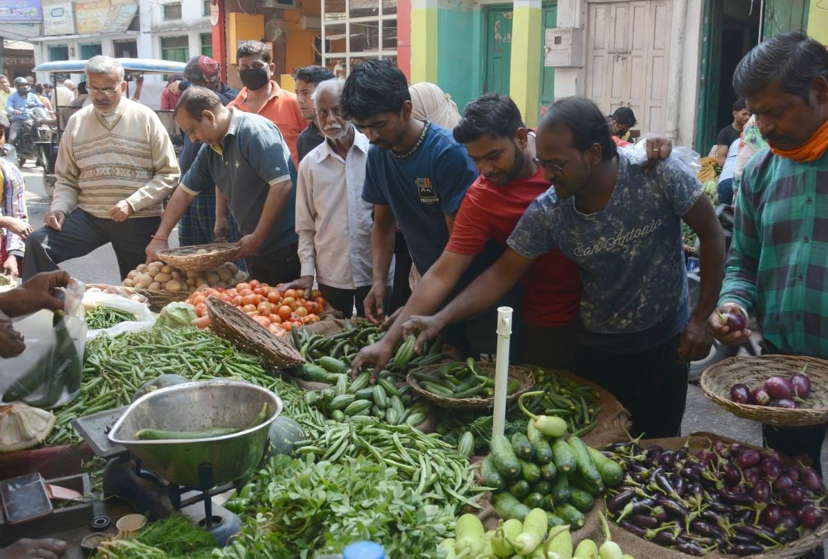 CoronaVirus Update In India: rate of vegetables hiked in lucknow