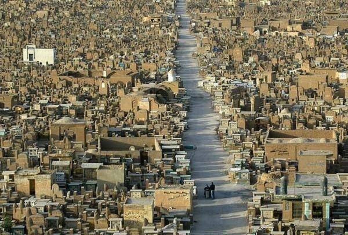 worlds largest cemetery Wadi al Salaam where 50 lakhs people buried