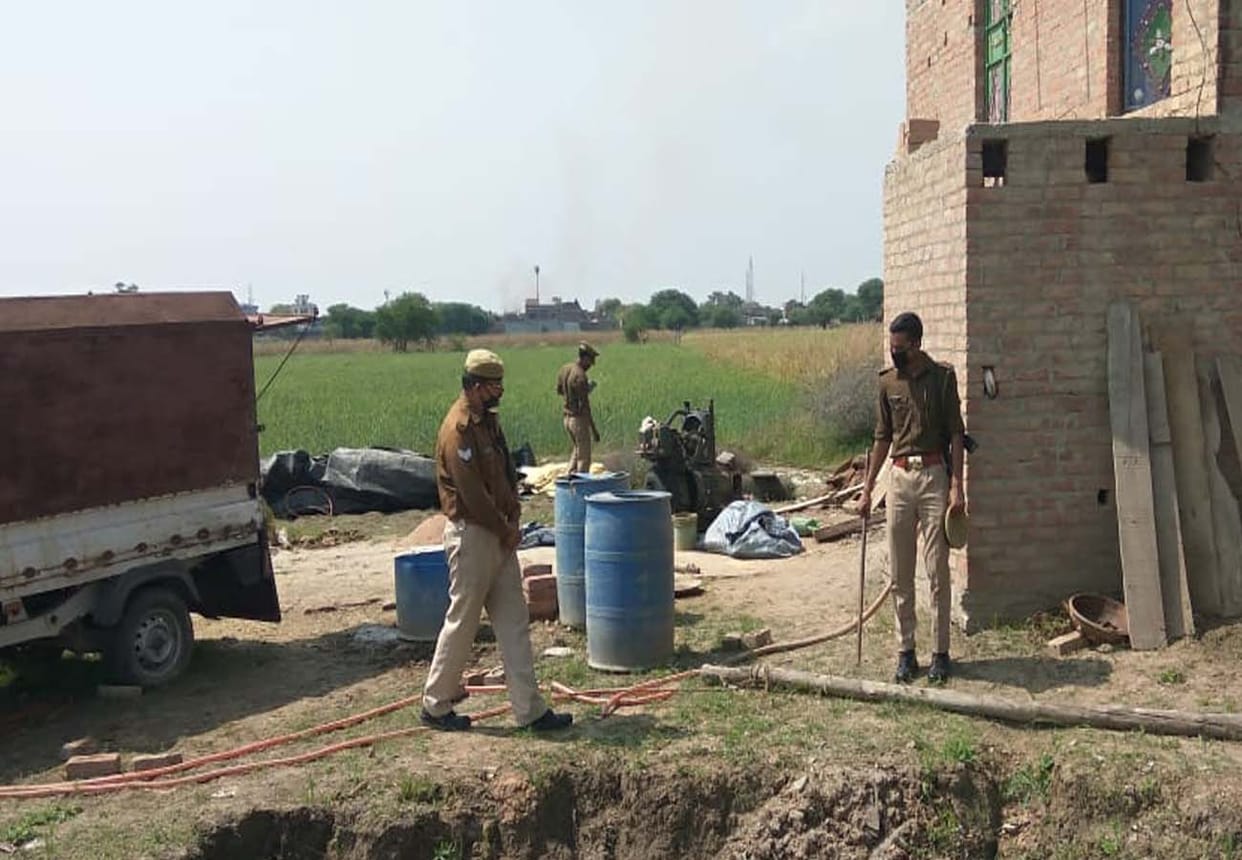 Dead body found outside tubewell in hamirpur