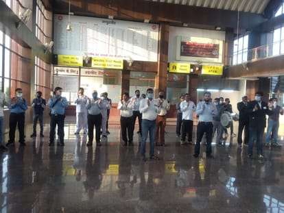 Varanasi and Azamgarh districts in Purvanchal with 16 districts of the state till March 25