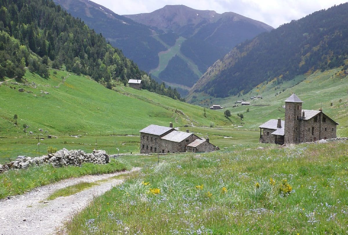 These five countries have no airport because there is no space for this