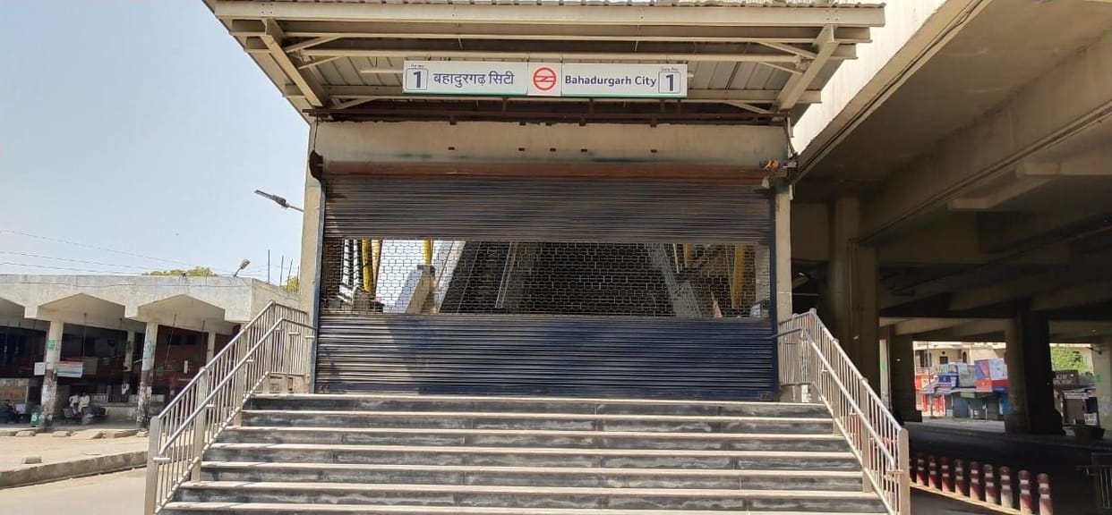 Metro and Buses stoped due to Korona