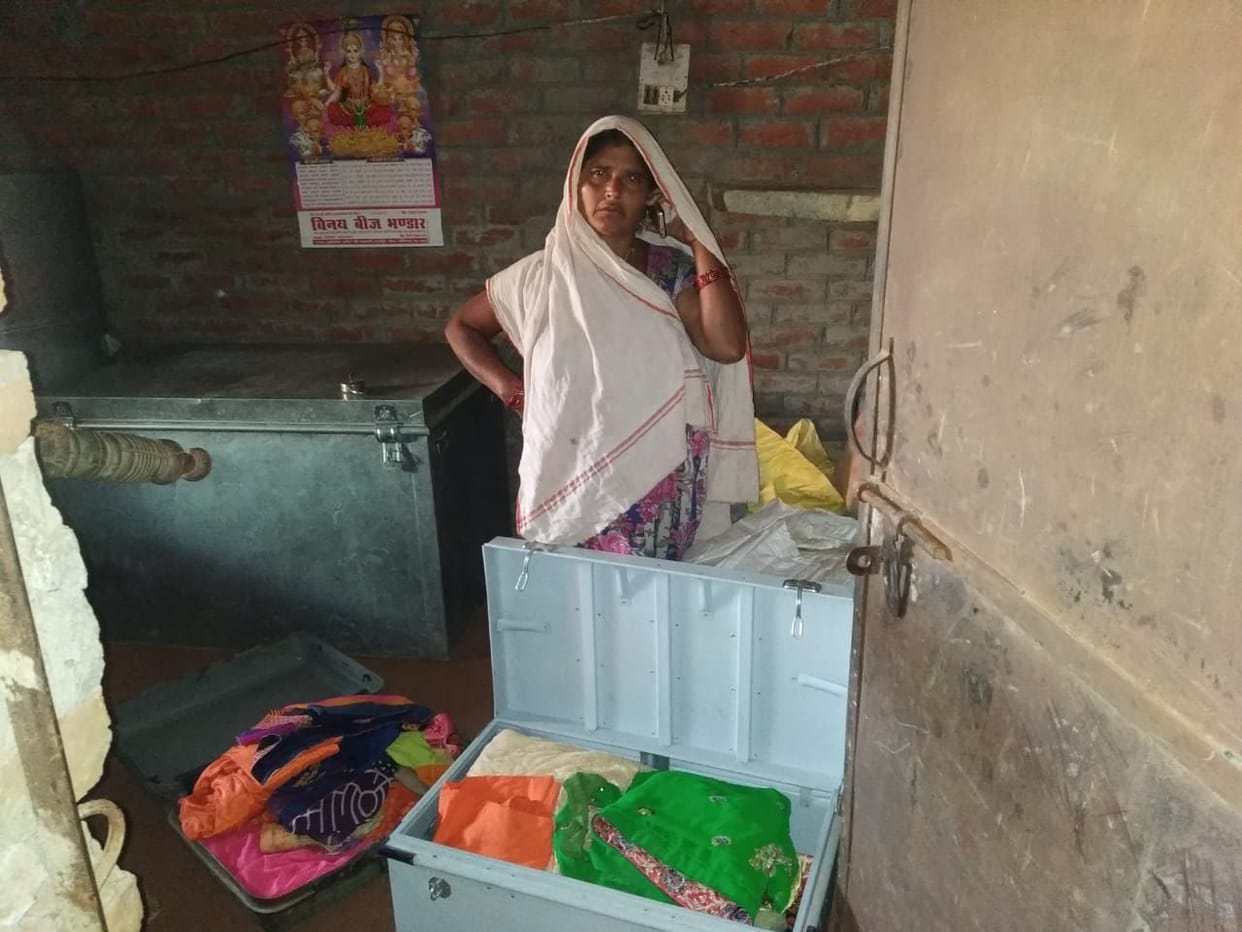 Thieves steal lakhs in two houses in auraiya
