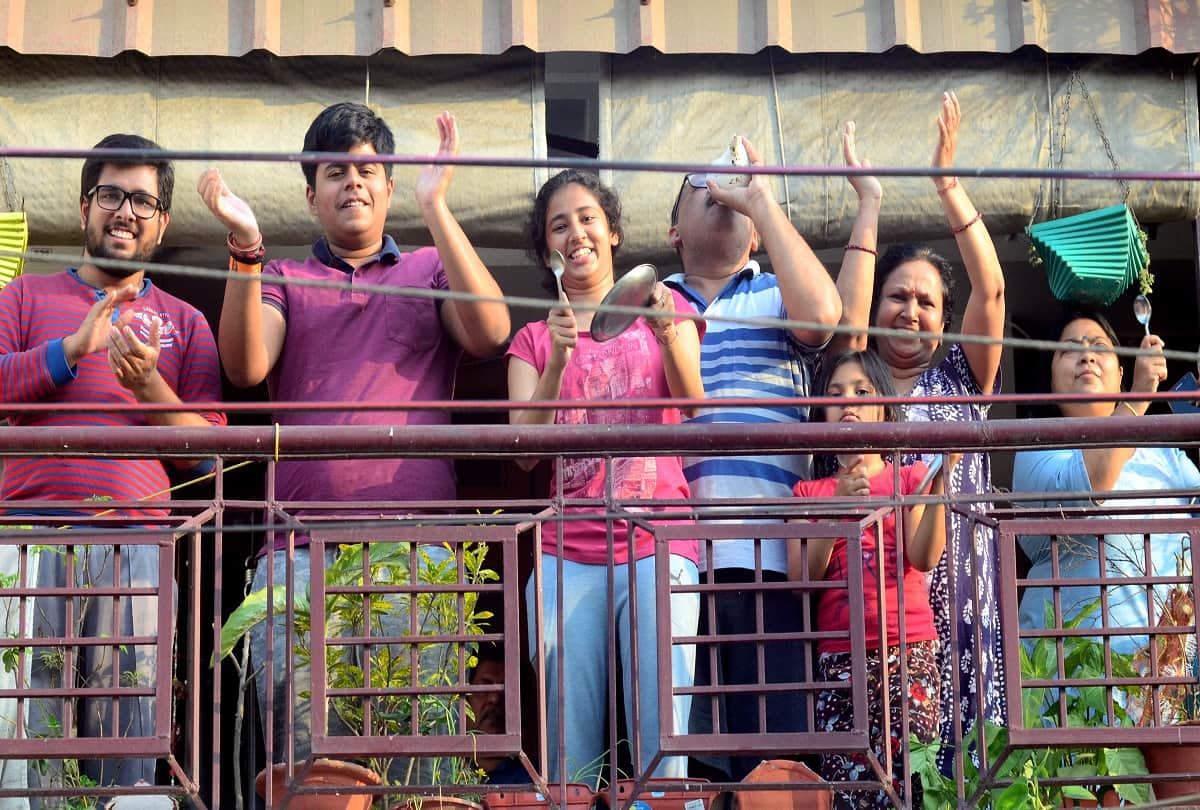 richa chadha angry on people come out in janta curfew coronavirus