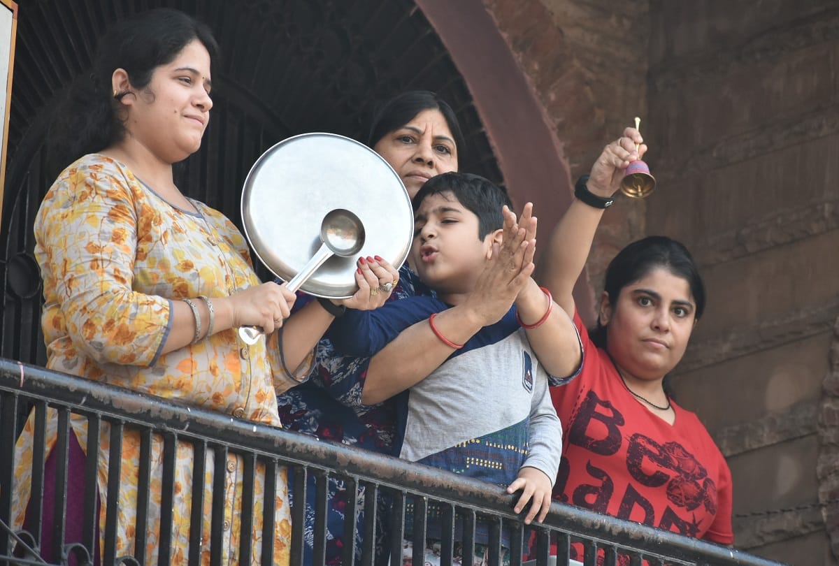 Janta curfew: Hours of gongs from temples and houses in Prayagraj and conch, clap, basin from roofs of houses