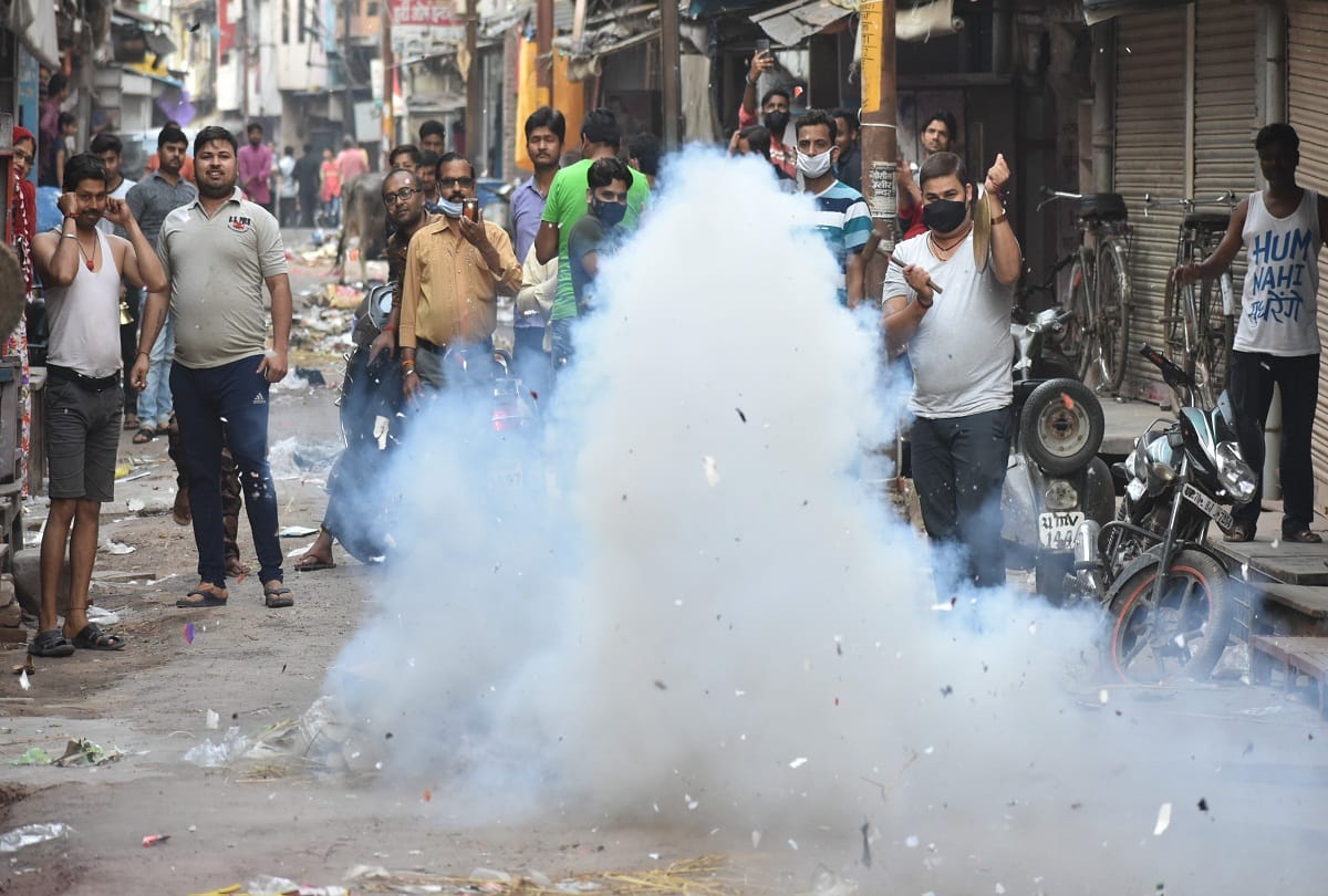 Janta curfew: Hours of gongs from temples and houses in Prayagraj and conch, clap, basin from roofs of houses