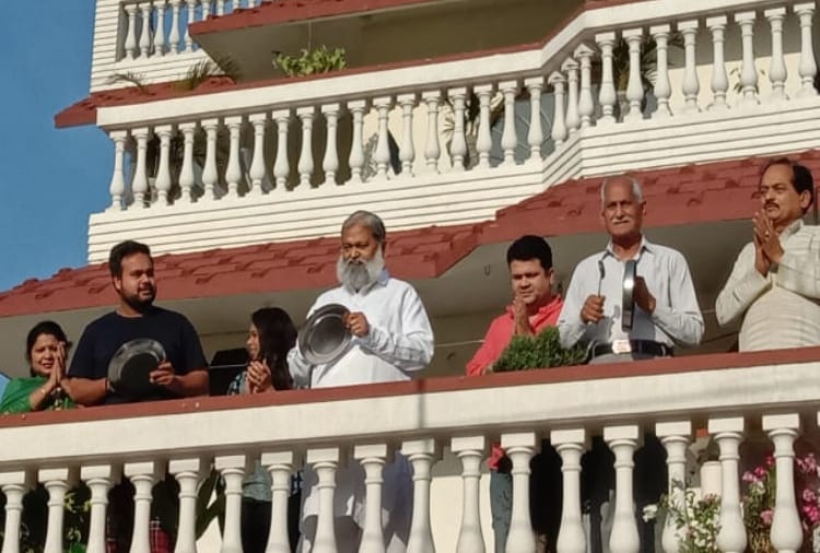 Bajrang Punia, Babita phogat and anil vij stay at home during janta curfew