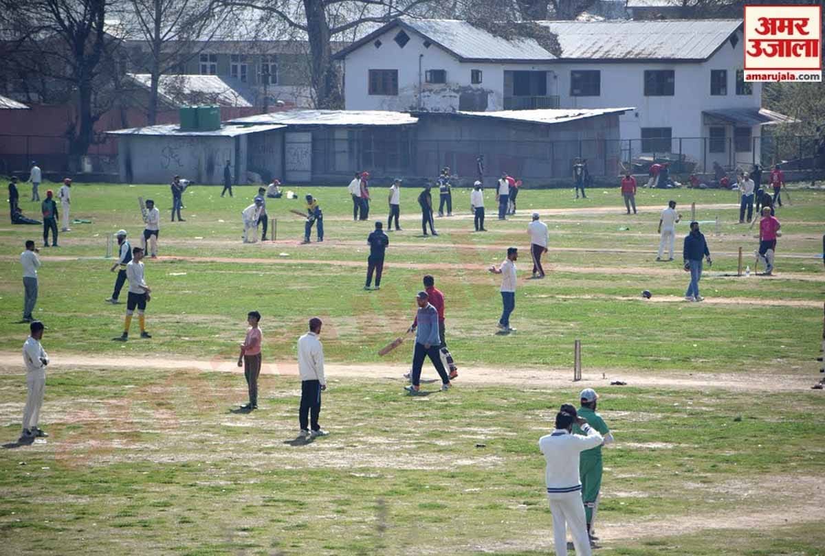 Janata Curfew In jammu kashmir against coronavirus and boys playing cricket