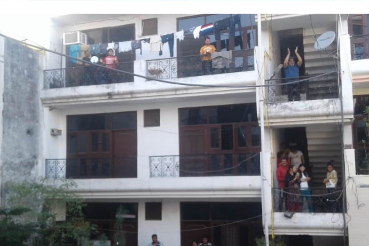 Janata curfew:  Meerut people played clap and thali At five o clock in