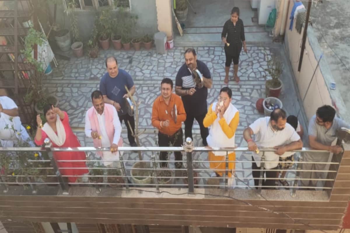 Janata curfew:  Meerut people played clap and thali At five o clock in