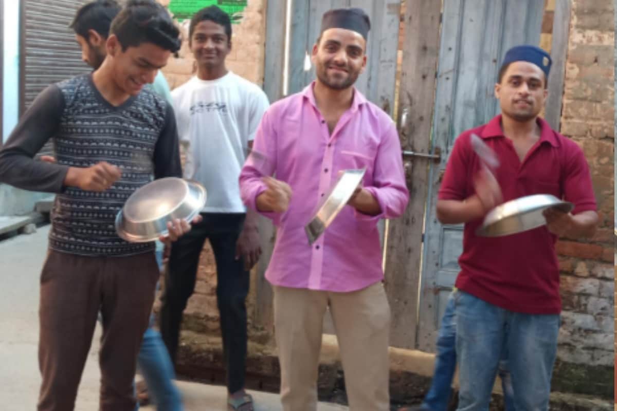 Janata curfew:  Meerut people played clap and thali At five o clock in