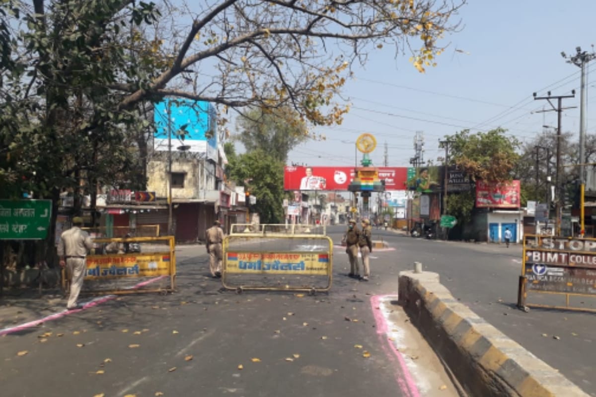 Janta Curfew: People of Meerut supported Janata curfew by making Rangoli on roads