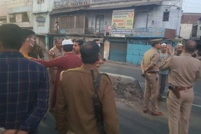 prayers in mosques stopped after lock down in Meerut, people ruckus
