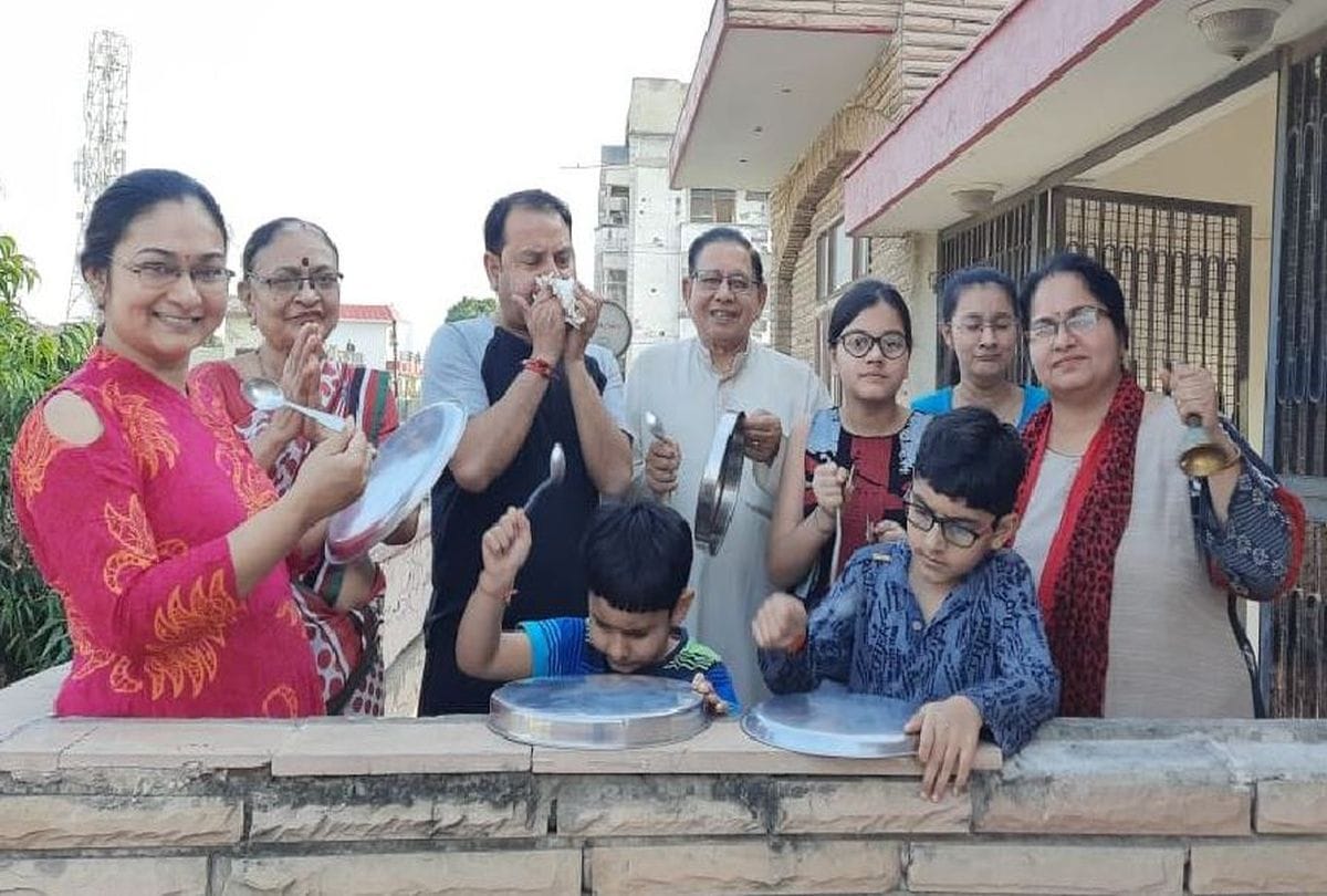 Mathura people claps for health care workers amid janta curfew coronavirus update