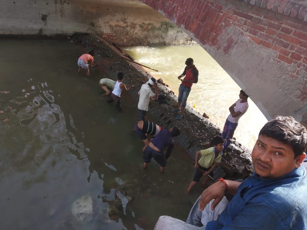 Cleaning the canal to protect it from corona in auraiya