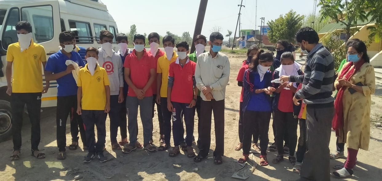 Mini travel filled with 19 children returned from Bangalore