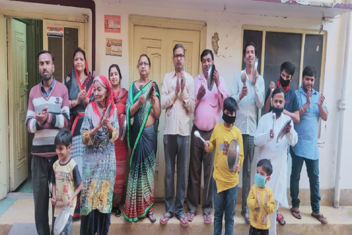 Corona Update, People in many cities including Meerut have supported the Janata curfew