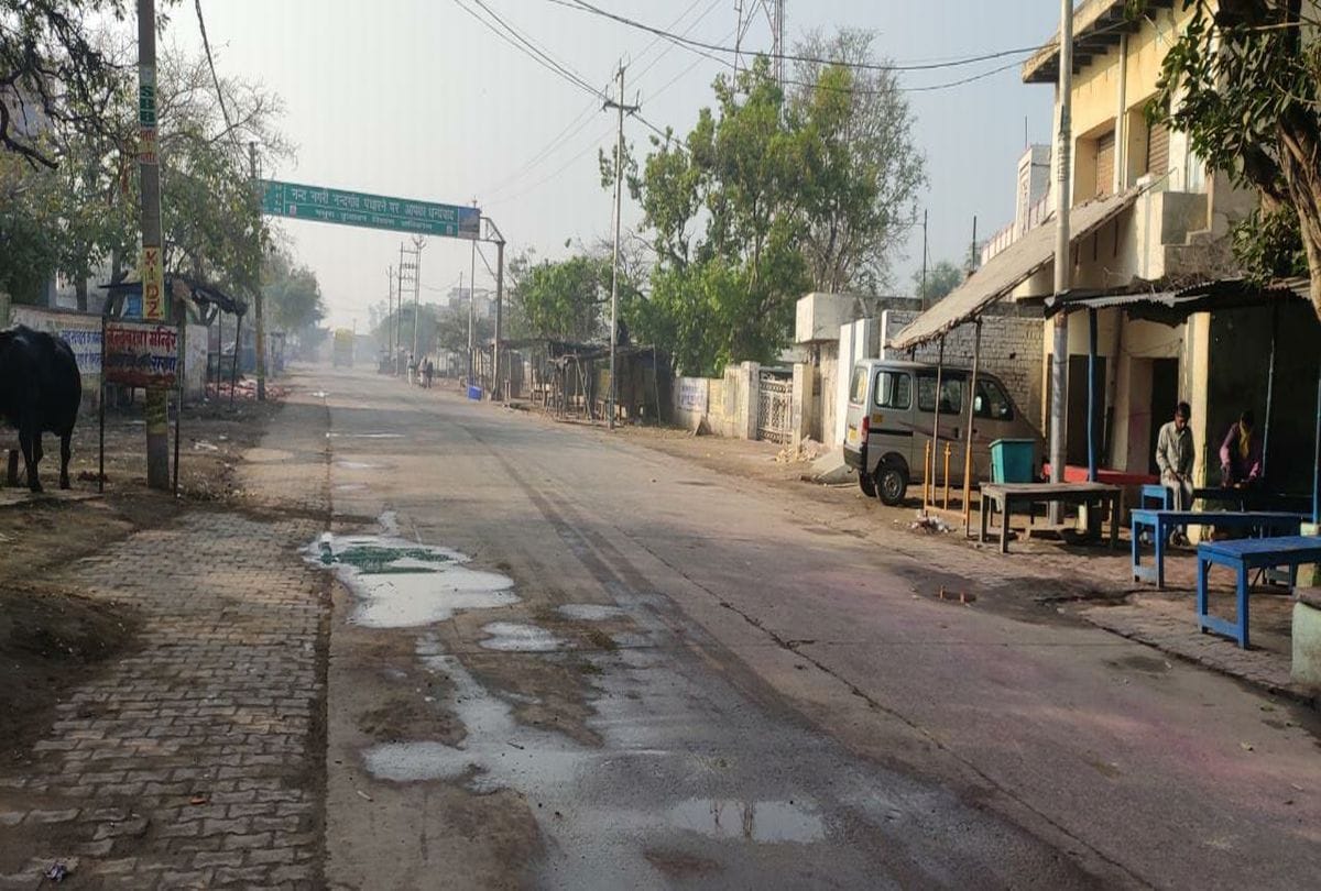 Nepali People Reach Mathura Bus Stand In Janta Curfew