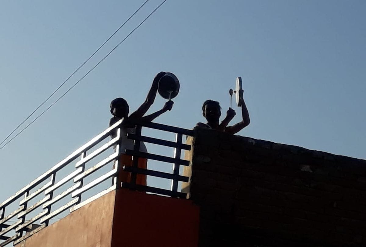 people claps for healthcare workers amid janta curfew in agra