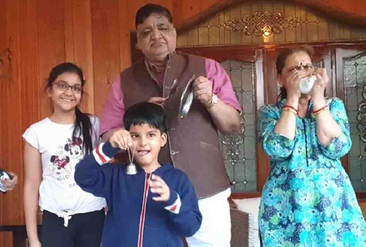 Ministers, MPs, MLAs clapped as soon as five o'clock