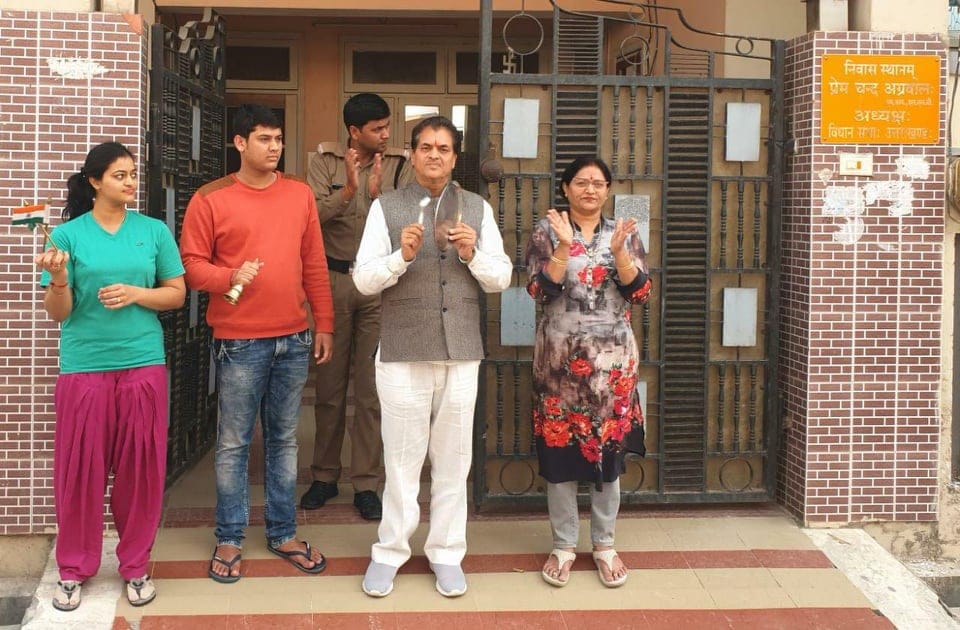 Coronavirus Janta Curfew Uttarakhand News In Hindi, public Follow PM Narendra Modi Appeal photos