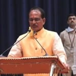 मध्यप्रदेश के मुख्यमंत्री पद की शपथ लेते शिवराज सिंह चौहान