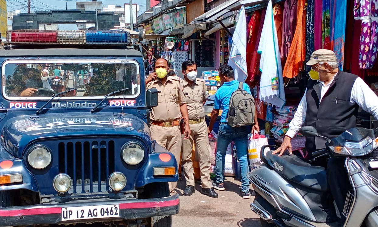 Crowd in markets, police had to announce