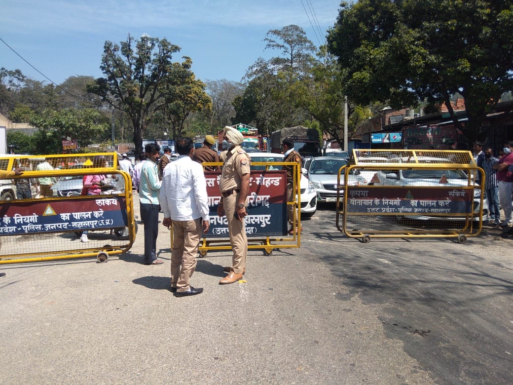 District border seal, vehicles stopped