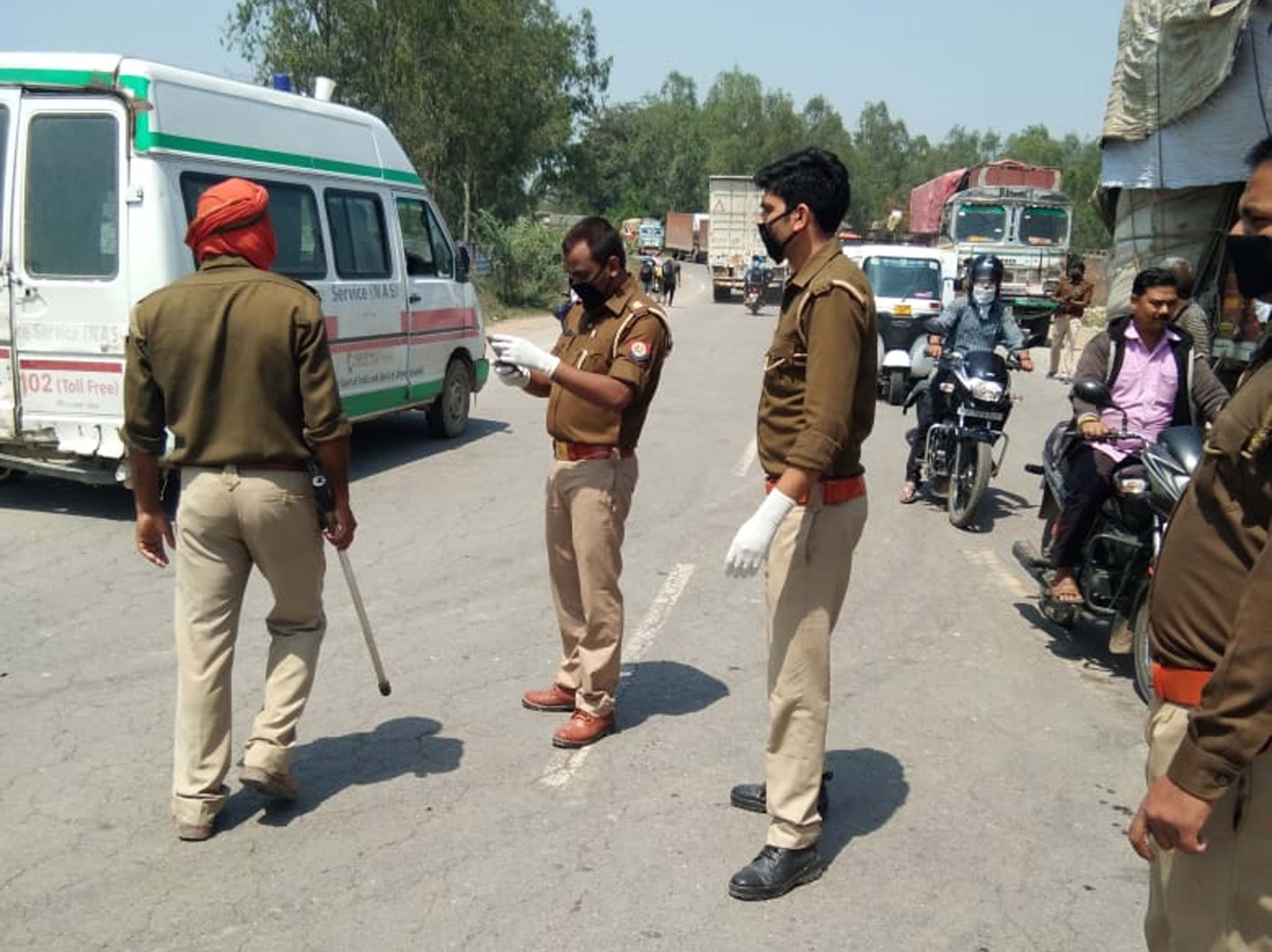 CoronaVirus: Border seal going to Prayagraj, police guard