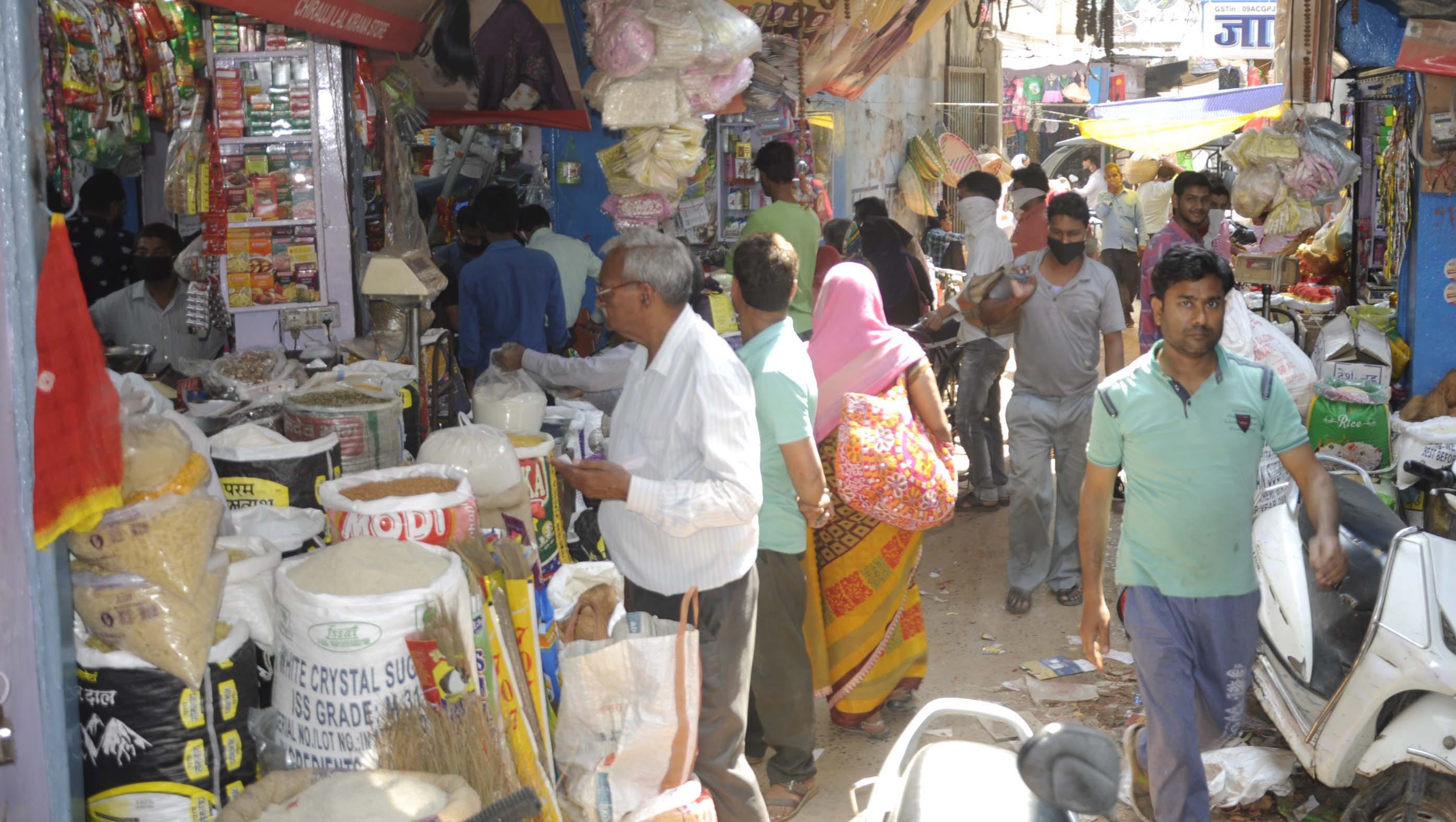 CoronaVirus: Crowd at shops in anticipation of lock down