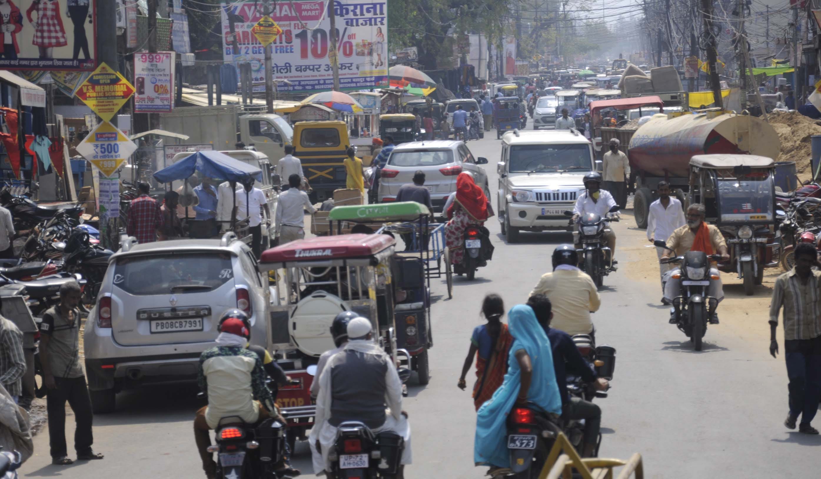 CoronaVirus: Crowd at shops in anticipation of lock down