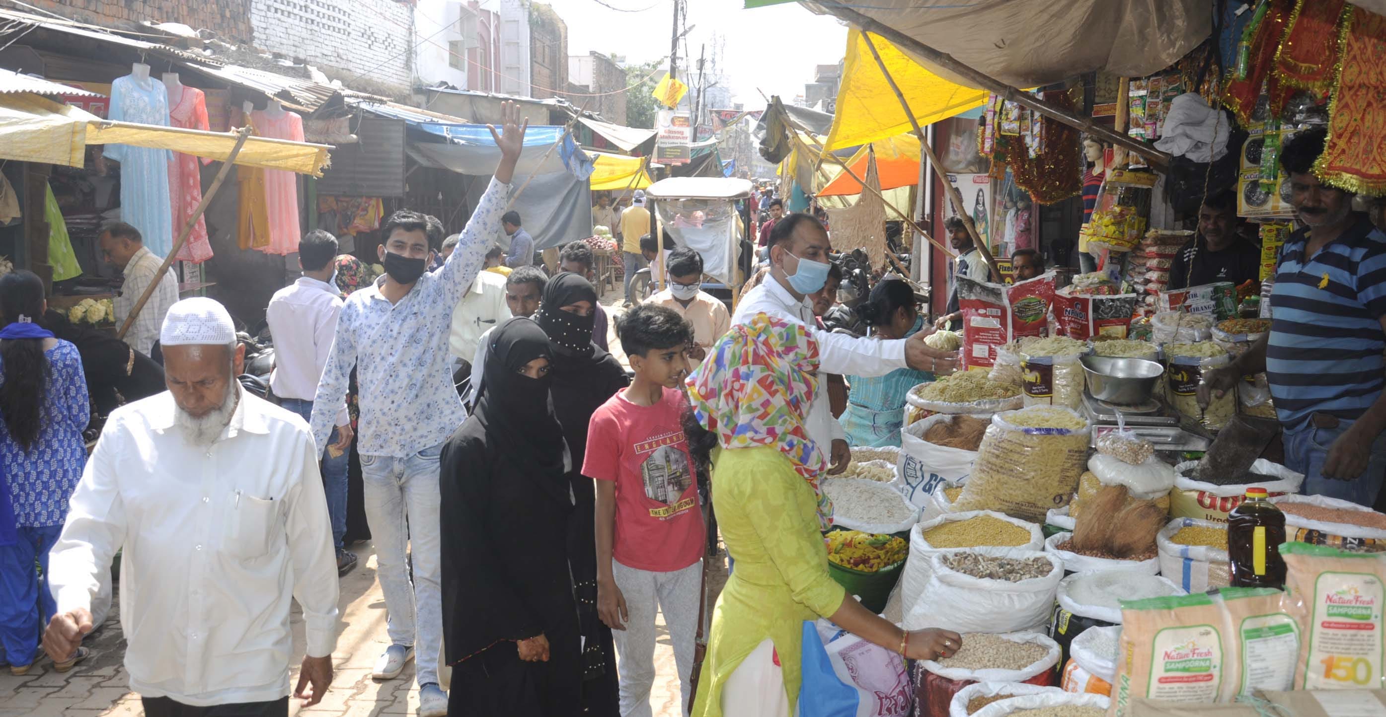 CoronaVirus: Crowd at shops in anticipation of lock down