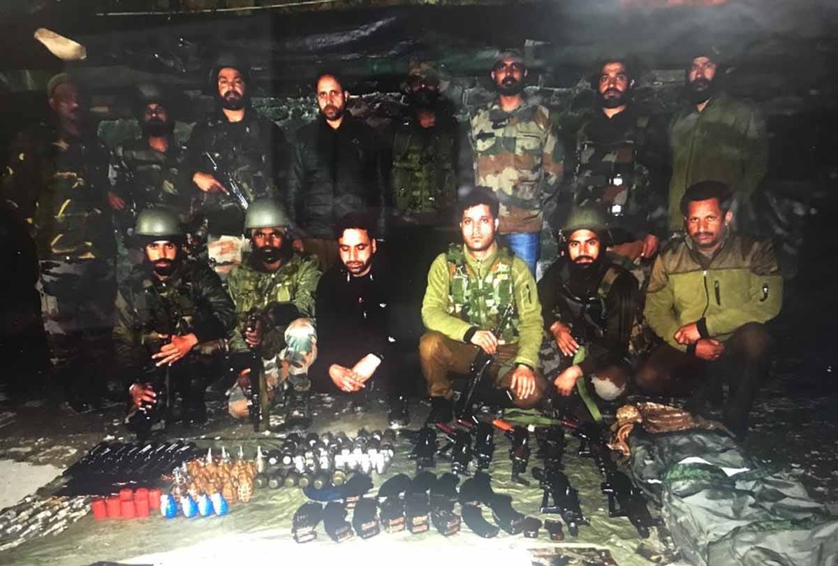 jammu kashmir SOG Sopor in Kupwara arrested one Terrorists associate
