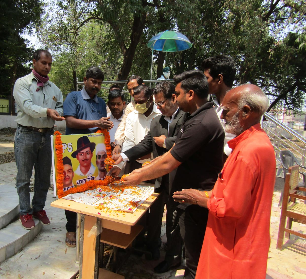 Tributes paid to martyrs on sacrifice day