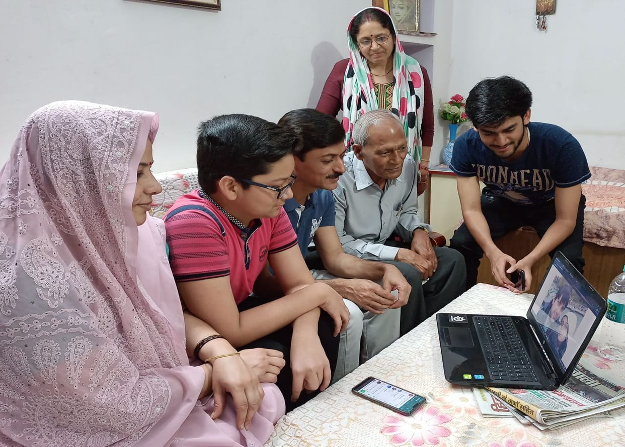 vedio, call, foren, faimily, member, tundla, firozabad