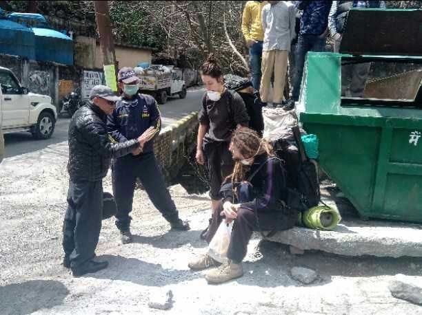 Two foreign tourists, who fled the quarantine ward, were arrested