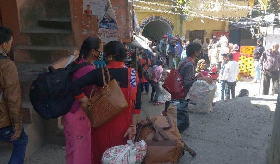 Nepal closes gate of Jhulapulas, 70 people trapped in Jhulaghat