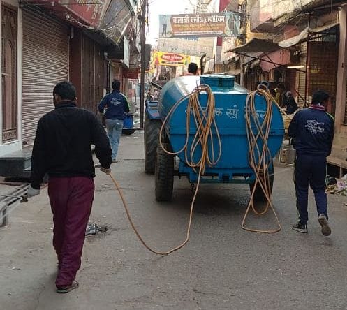 The municipality sprayed pesticides in the city