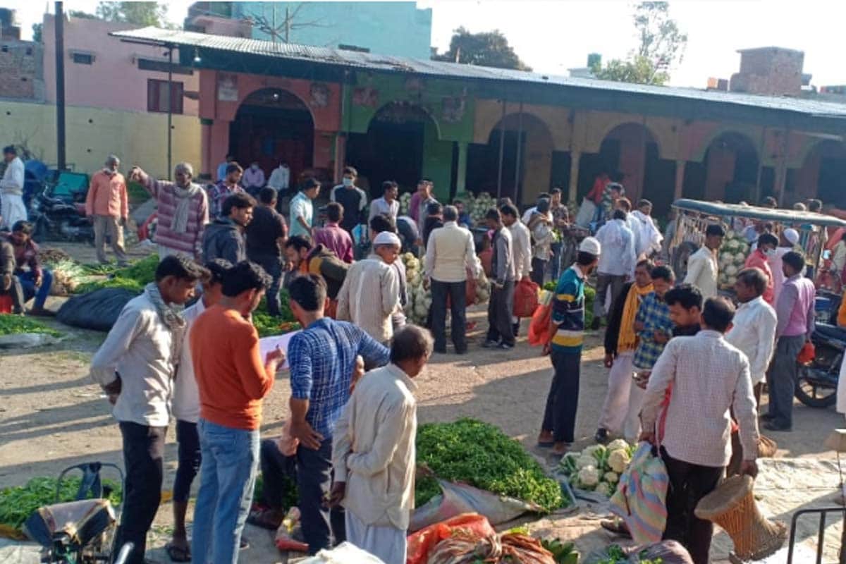 Janta curfew: No lock down effect  shown in meerut and nearby districts, crowd gathered in vegetable markets early morning