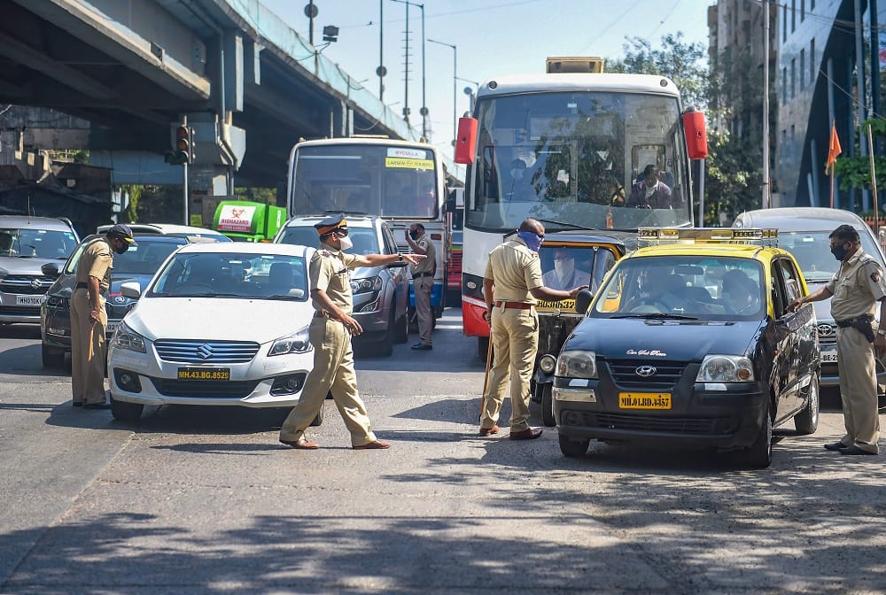 Somewhere the streets were deserted and Somewhere not, see the condition of lockdown in pictures