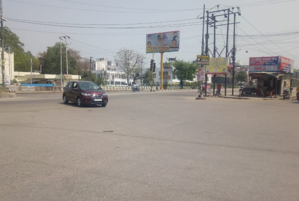 UP News: Lockdown in Moradabad in Hindi crowd at general consumption shops