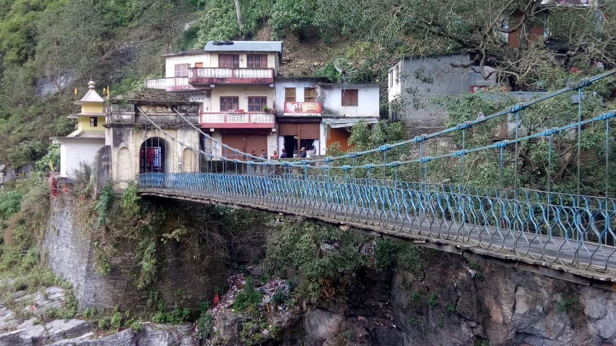Unlock 5.0 in uttarakhand : American siblings stucked in Indo-Nepal border