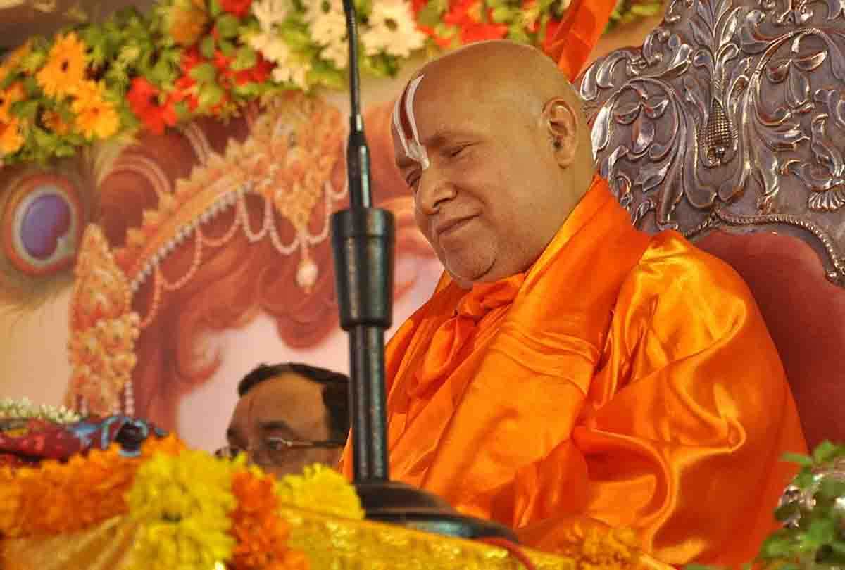 Bageshwar Dham: Knowledgeable of 22 languages, more than 80 compositions, know the guru of Dhirendra Shastri