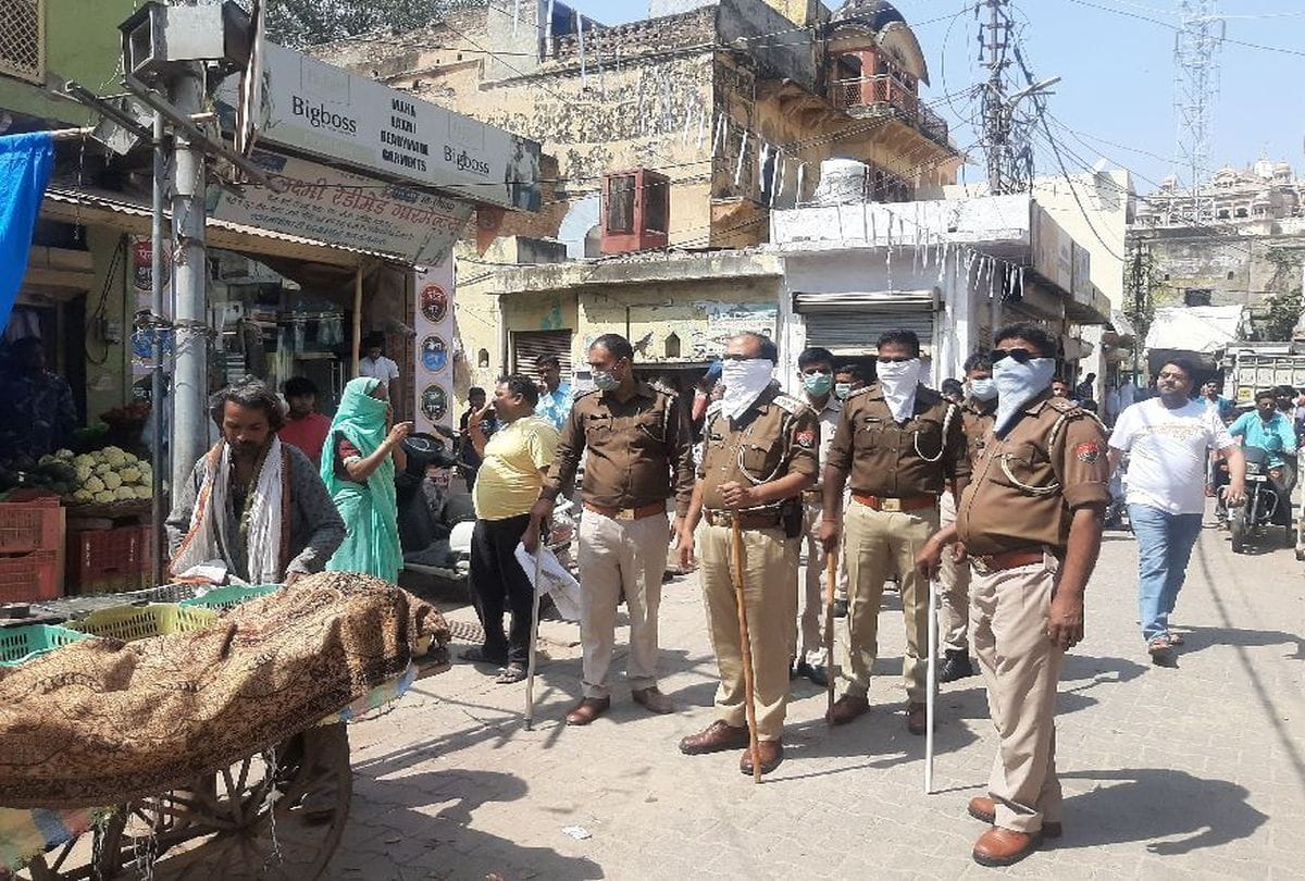 People Gathered in Streets Buy Goods In Mathura Market