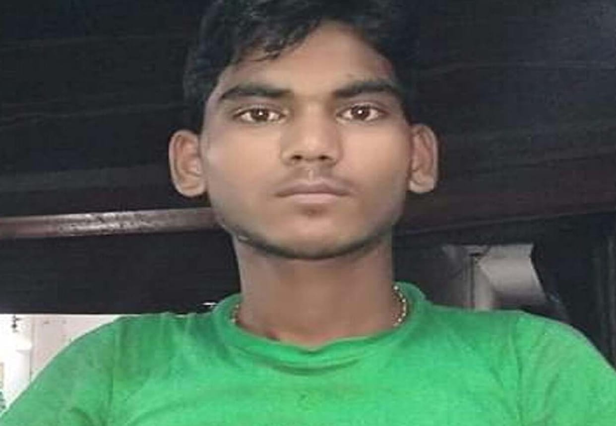 Bike rider dies due to collision with unknown vehicle in hardoi