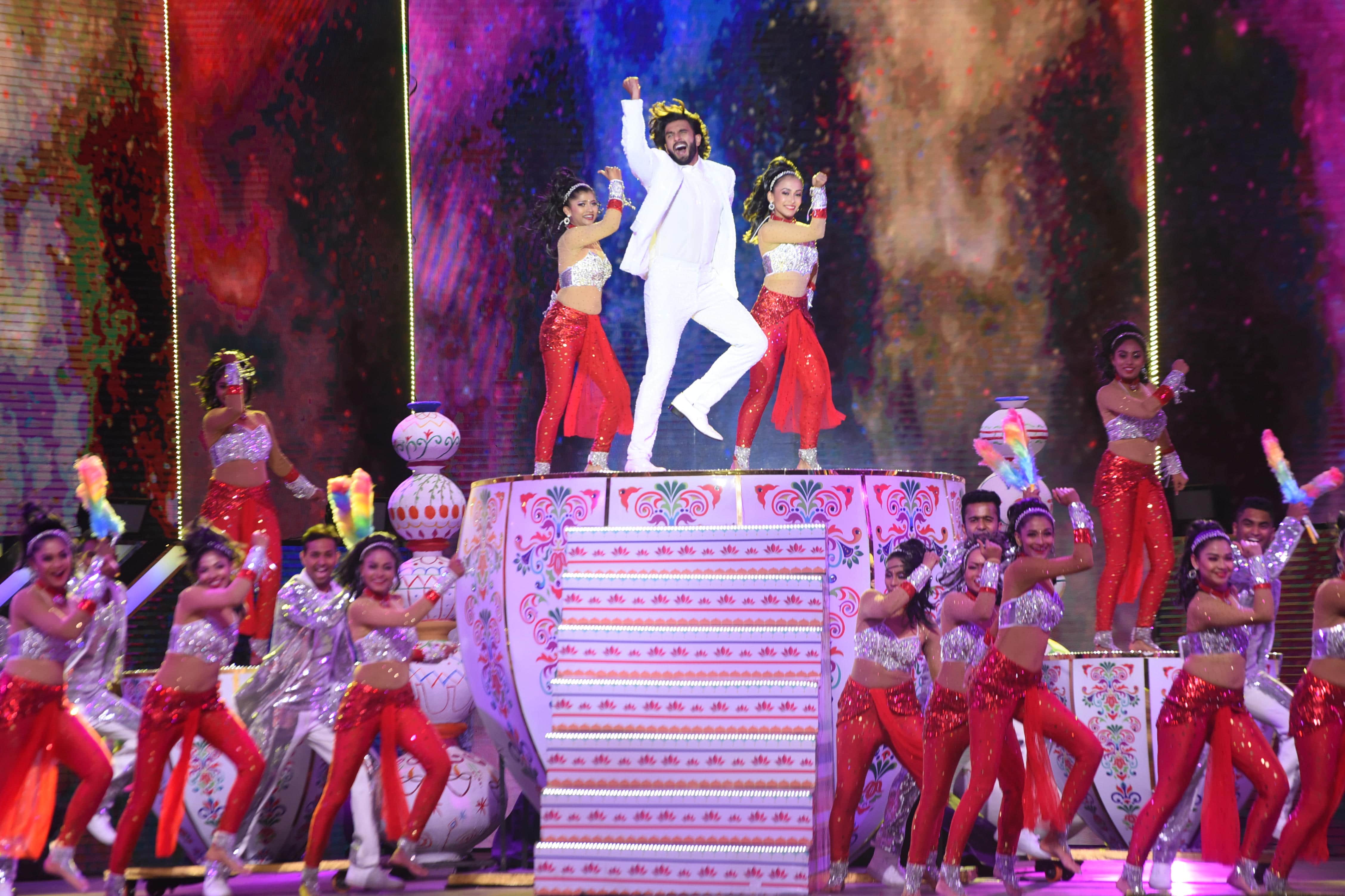 When Ranveer Singh lay on the ground in front of Govinda Zee Cine Awards 2020 CountDown Begins