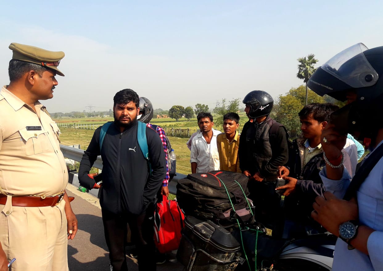 divaidar se takaraee baik, yuvak kee maut, saathee ghaayal